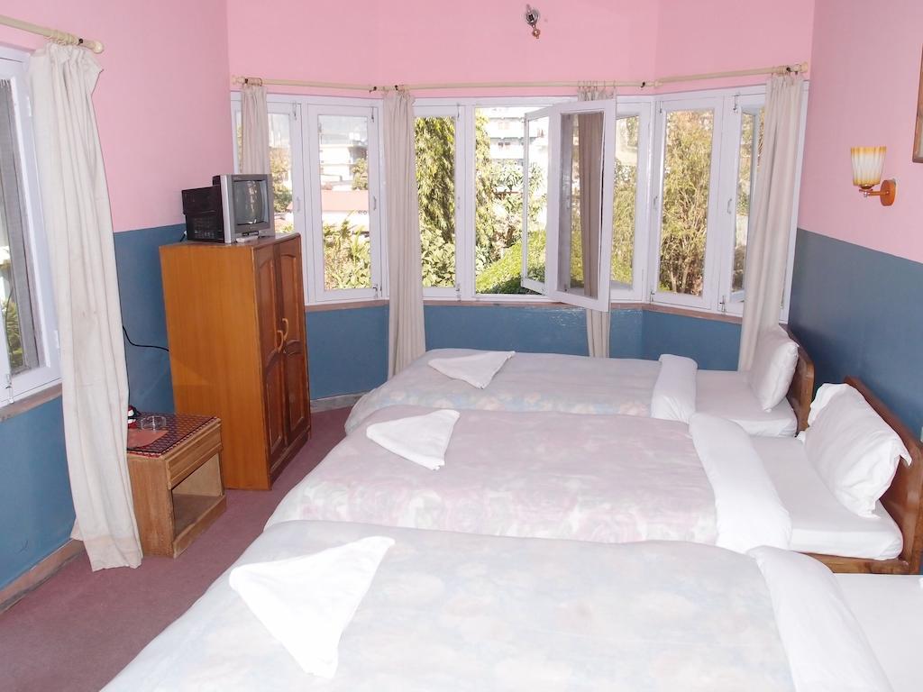 Hotel Fishtail Villa Pokhara Extérieur photo