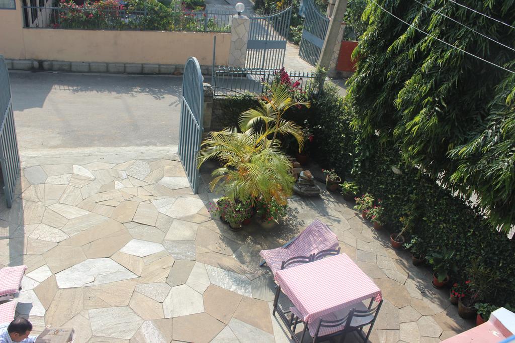 Hotel Fishtail Villa Pokhara Extérieur photo