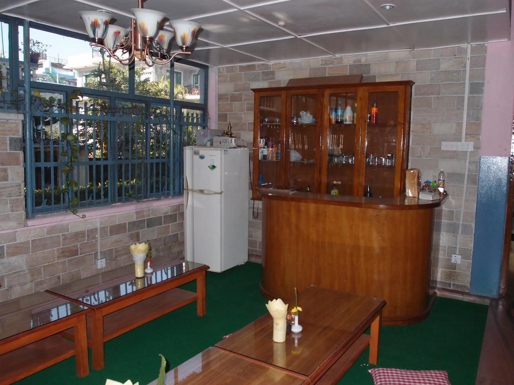 Hotel Fishtail Villa Pokhara Extérieur photo