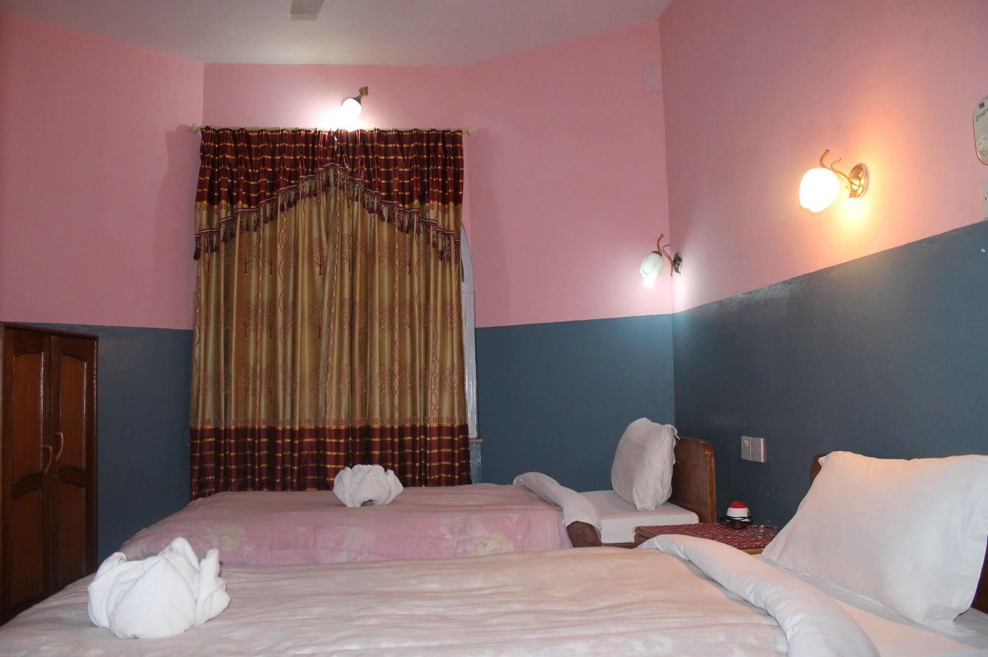 Hotel Fishtail Villa Pokhara Extérieur photo